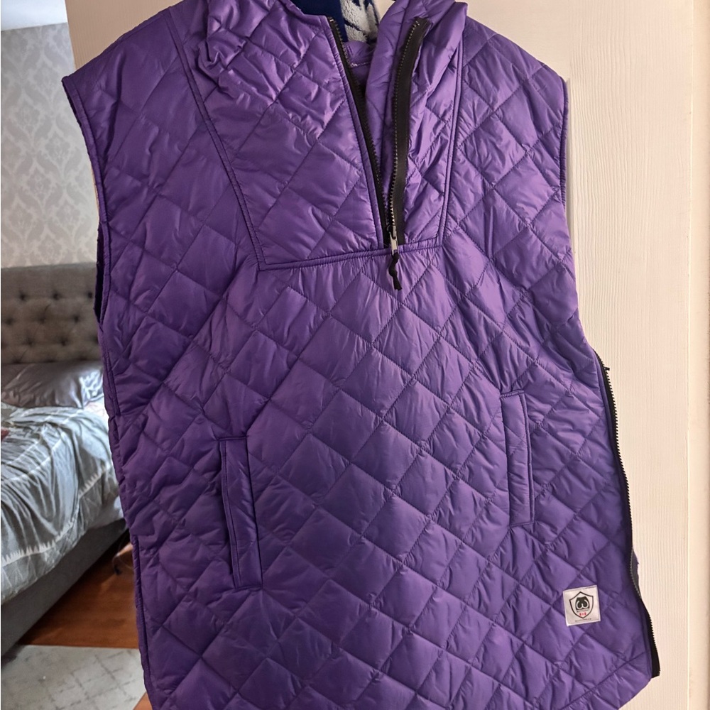 Buttcoat Canada light weight vest 
Longer covers butt
